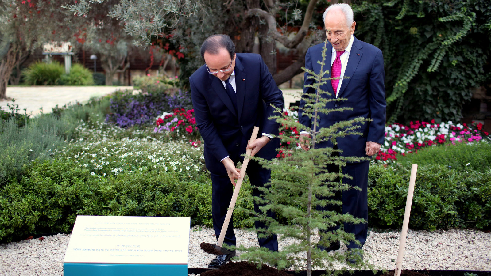 Click to enlarge Shimon Peres Hollande