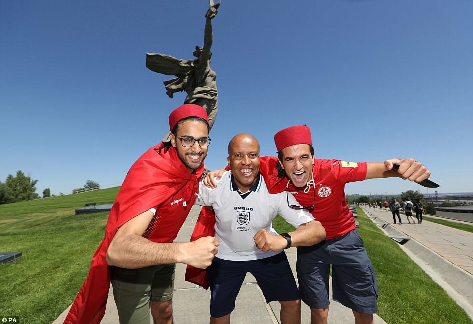 Click to enlarge england fans russia
