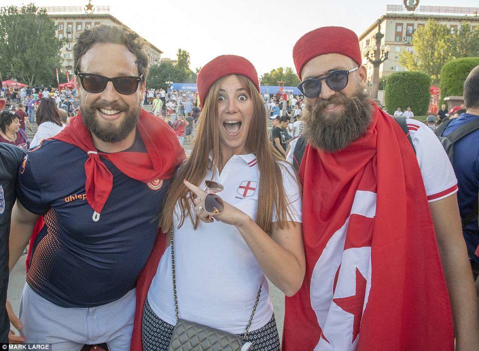 Click to enlarge england fans russia