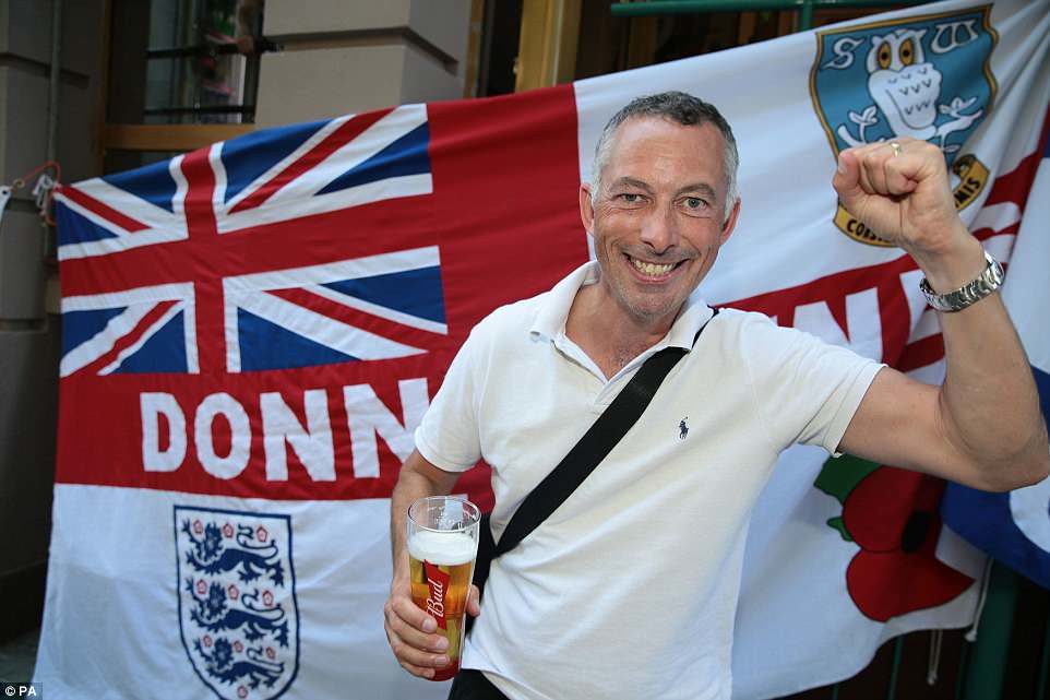 Click to enlarge england fans russia