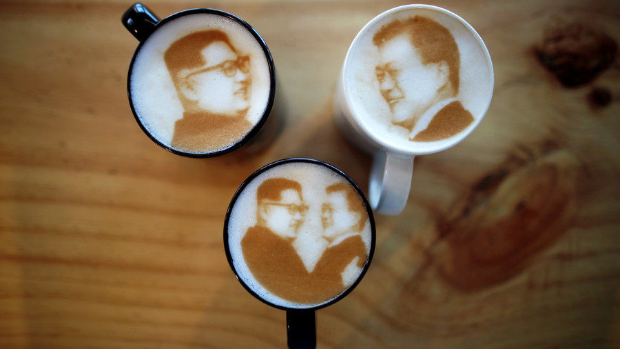 moon jai-in and kim jong un coffee pictures