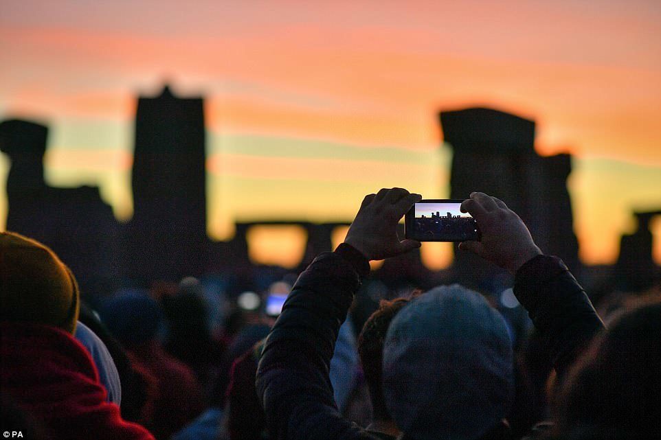 sunrise stonehenge