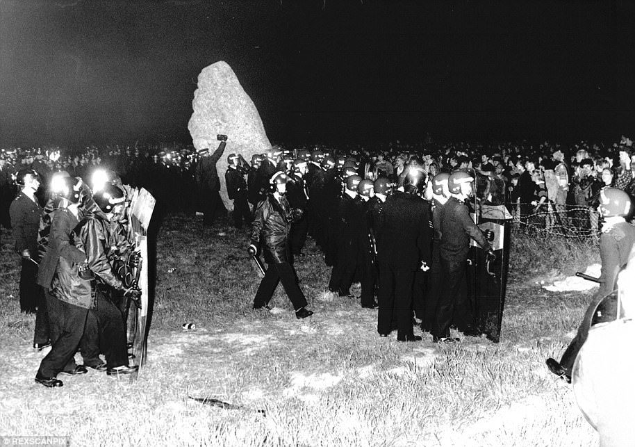 cops bust stonehenge 1988
