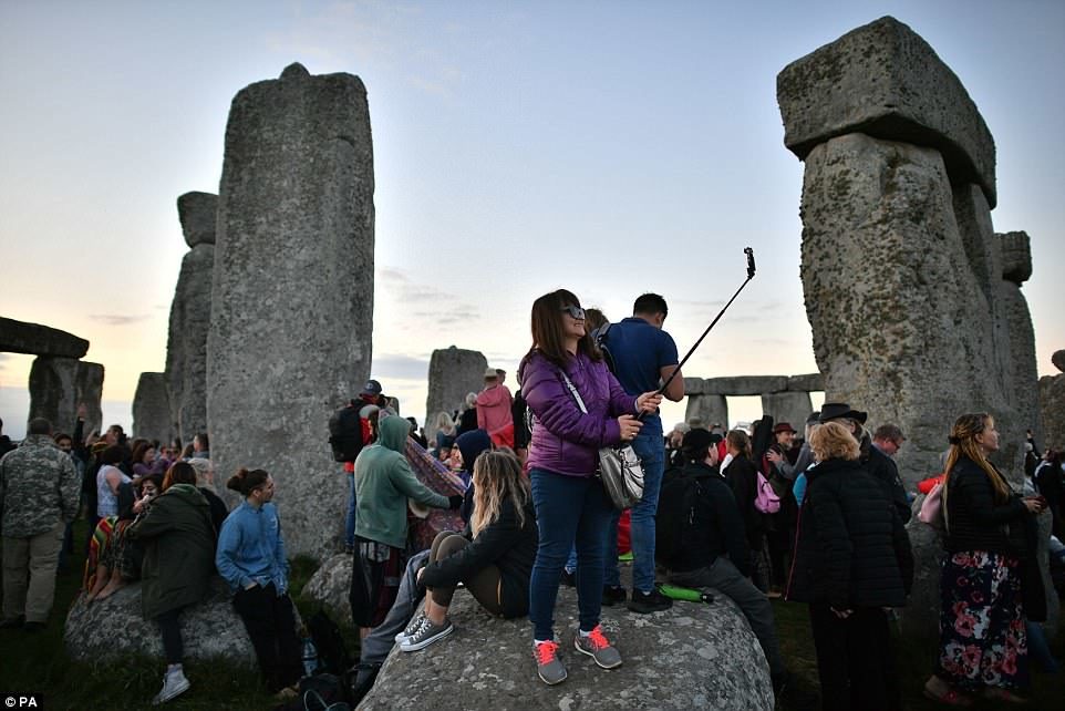 stonehenge selfie