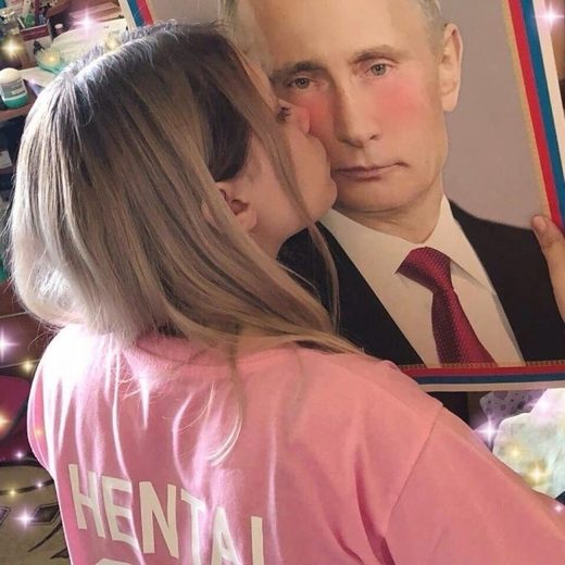 Click to enlarge Kissing Putin