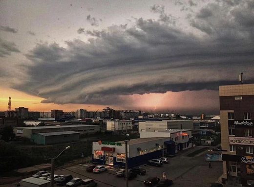 Ominous storm rages through Barnaul, Siberia  - Whole city lost power, several injured