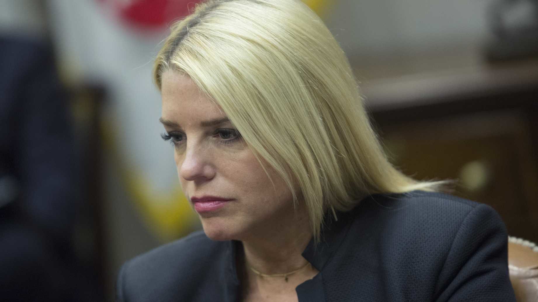 Florida AG Pam Bondi harassed by left-wing activists at a movie theater, spit on her ...1842 x 1036