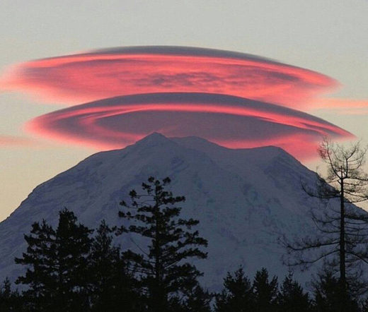 Click to enlarge Lenticular clouds at My Rainier