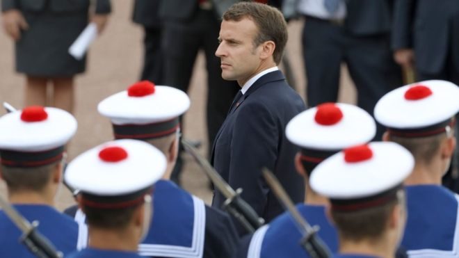 macron soldier national service