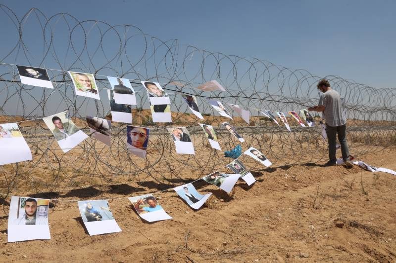 israel fence pictures gaza dead