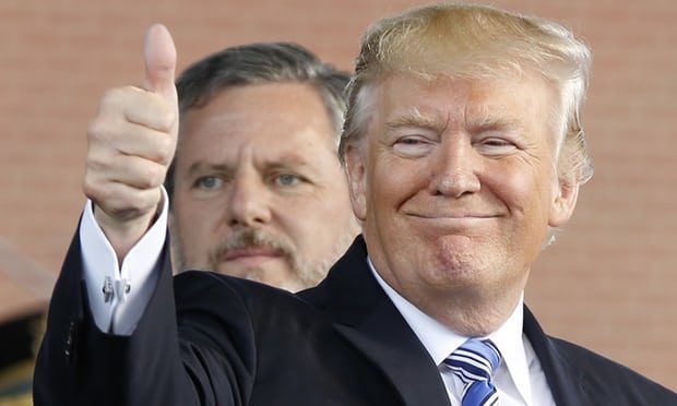 trump thumbs up