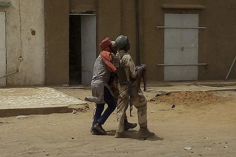Malian Armed Forces carries a wounded child