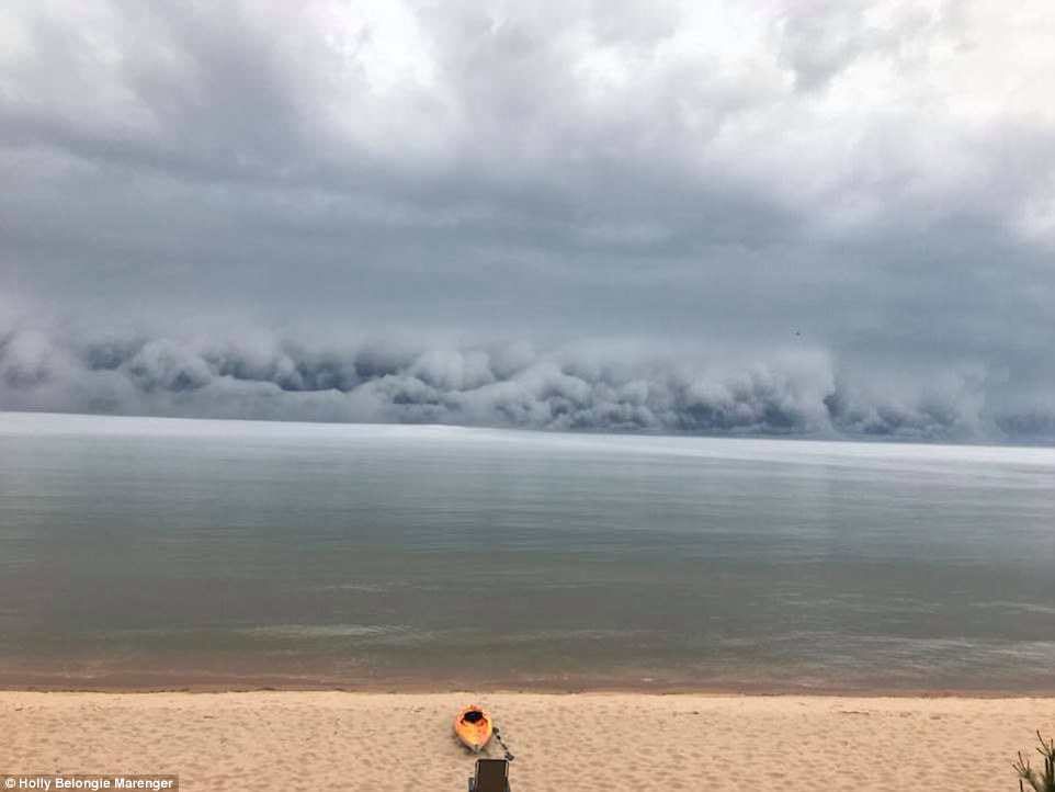 A terrifying wall of cloud has been caught on camera ominously rolling to wards the shore.