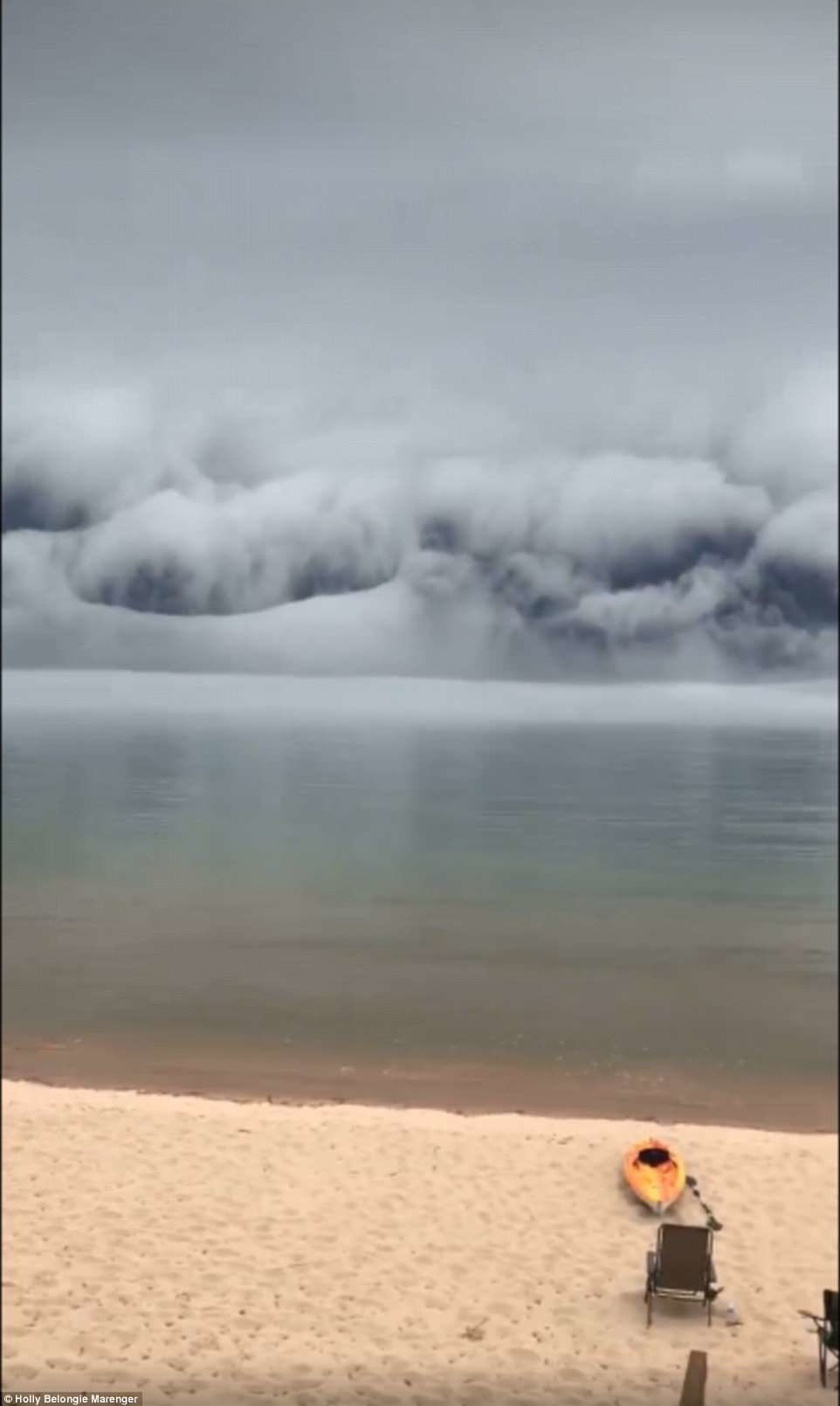 As the cloud rumbled towards her, she reports that the water level rapidly retreated, disappearing back by about 30 feet. The enormous cloud spanned from horizon to horizon