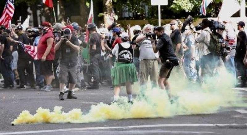 antifa riot portland