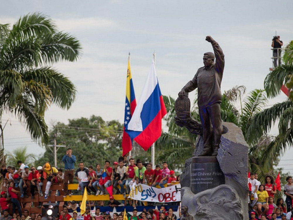 Click to enlarge Hugo Chavez statue in Sabaneta