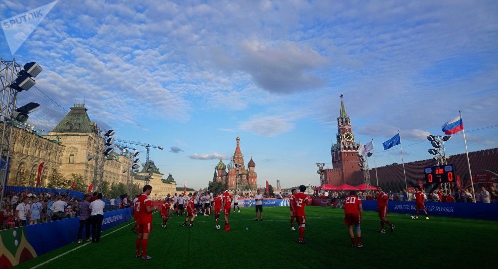 Click to enlarge red square football game
