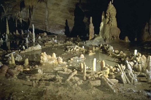 Neanderthals circle cave