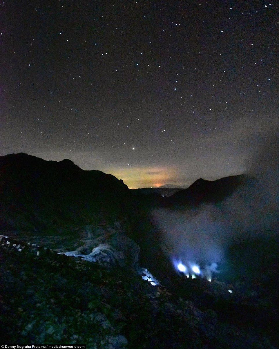 Towards the end of the show the sun could be seen coming up on the horizon as the volcano still spewed out blue beams against the sky