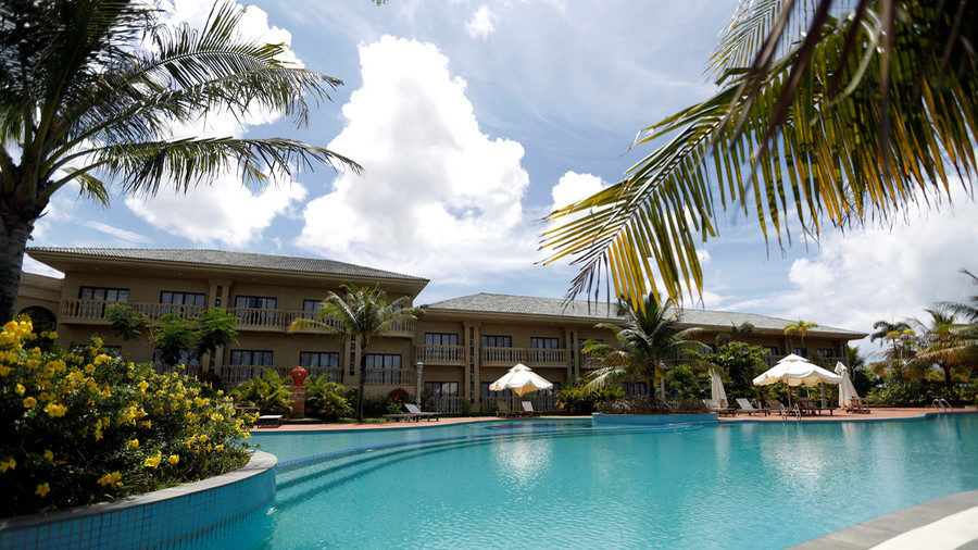 Click to enlarge poolside