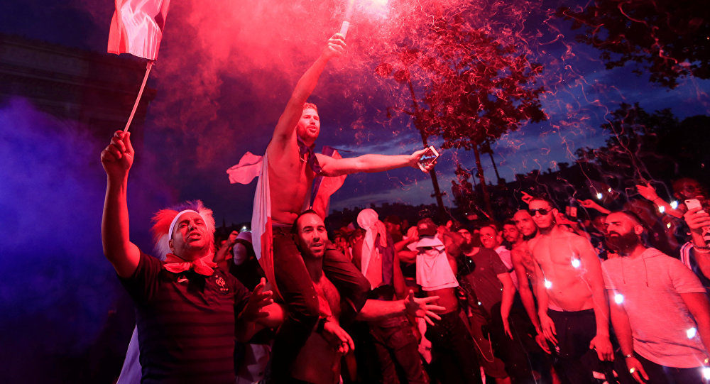 Click to enlarge france world cup riot 1