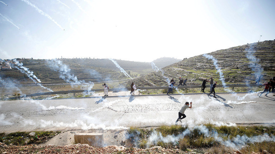 Click to enlarge palestinian protesters