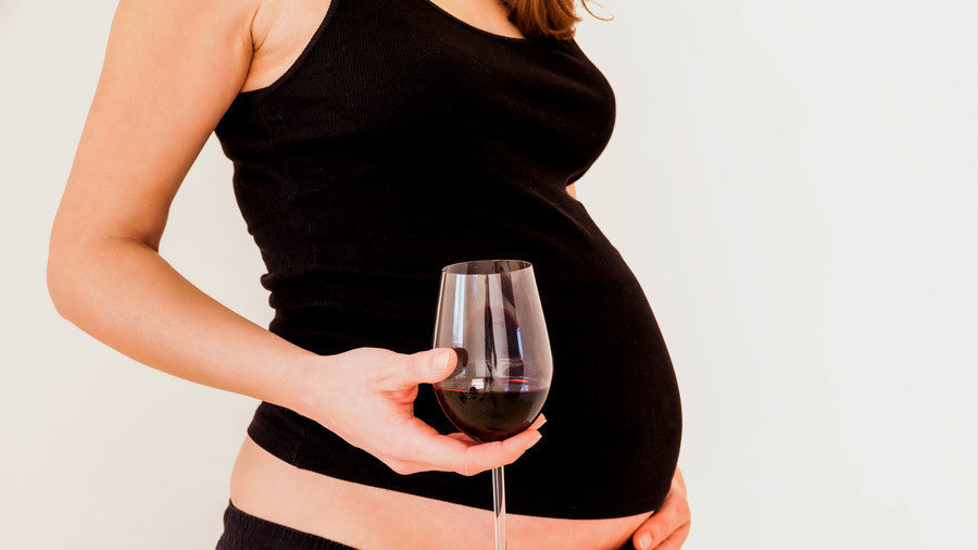 pregnant woman wine