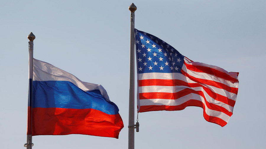 russia and us flags
