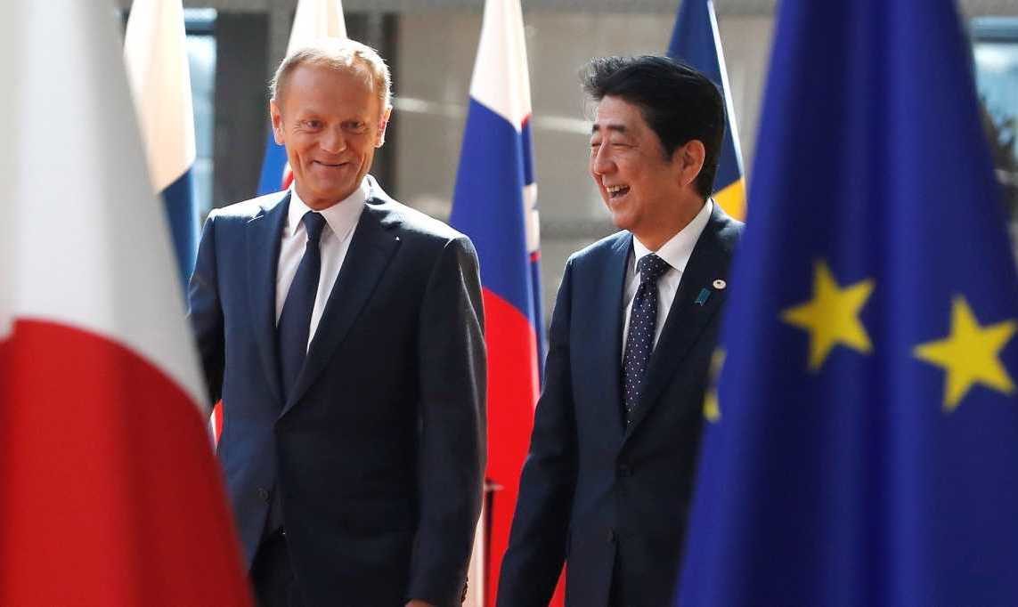 Donald Tusk and Shinzō Abe