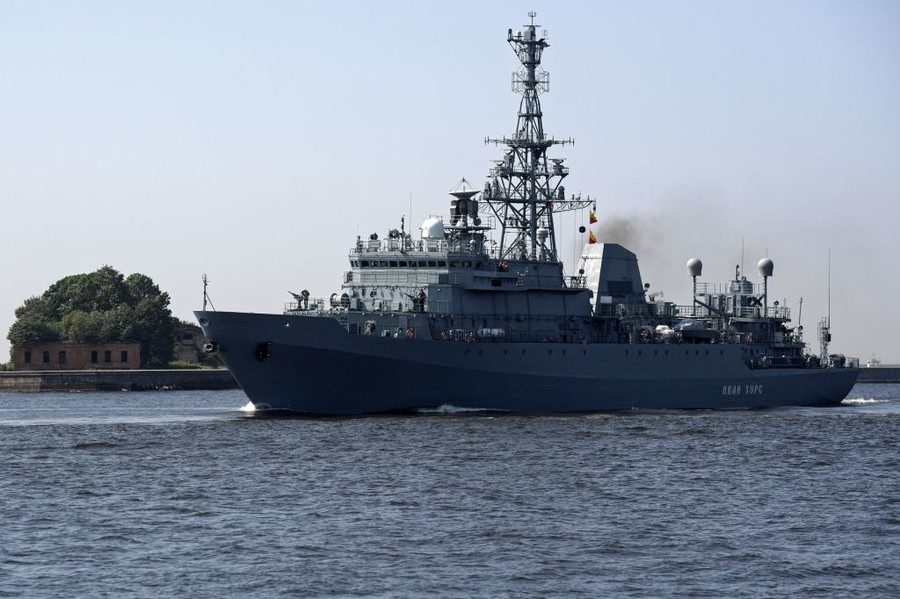 Click to enlarge Medium reconnaissance vessel Ivan Khurs