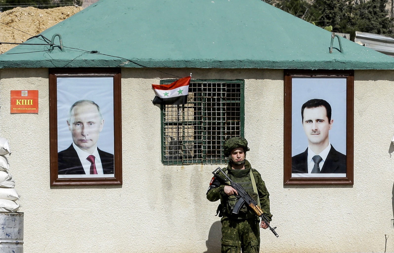 Click to enlarge Wafideen checkpoint soldier