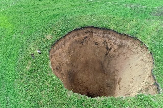 Click to enlarge sinkhole novgorod russia