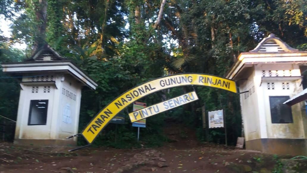 Click to enlarge The BMKG received a report that the quake caused a considerable landslide on Mt. Rinjani, resulting in the closure of the hiking path.