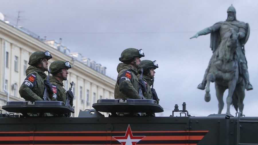 Click to enlarge Russian soldiers Moscow