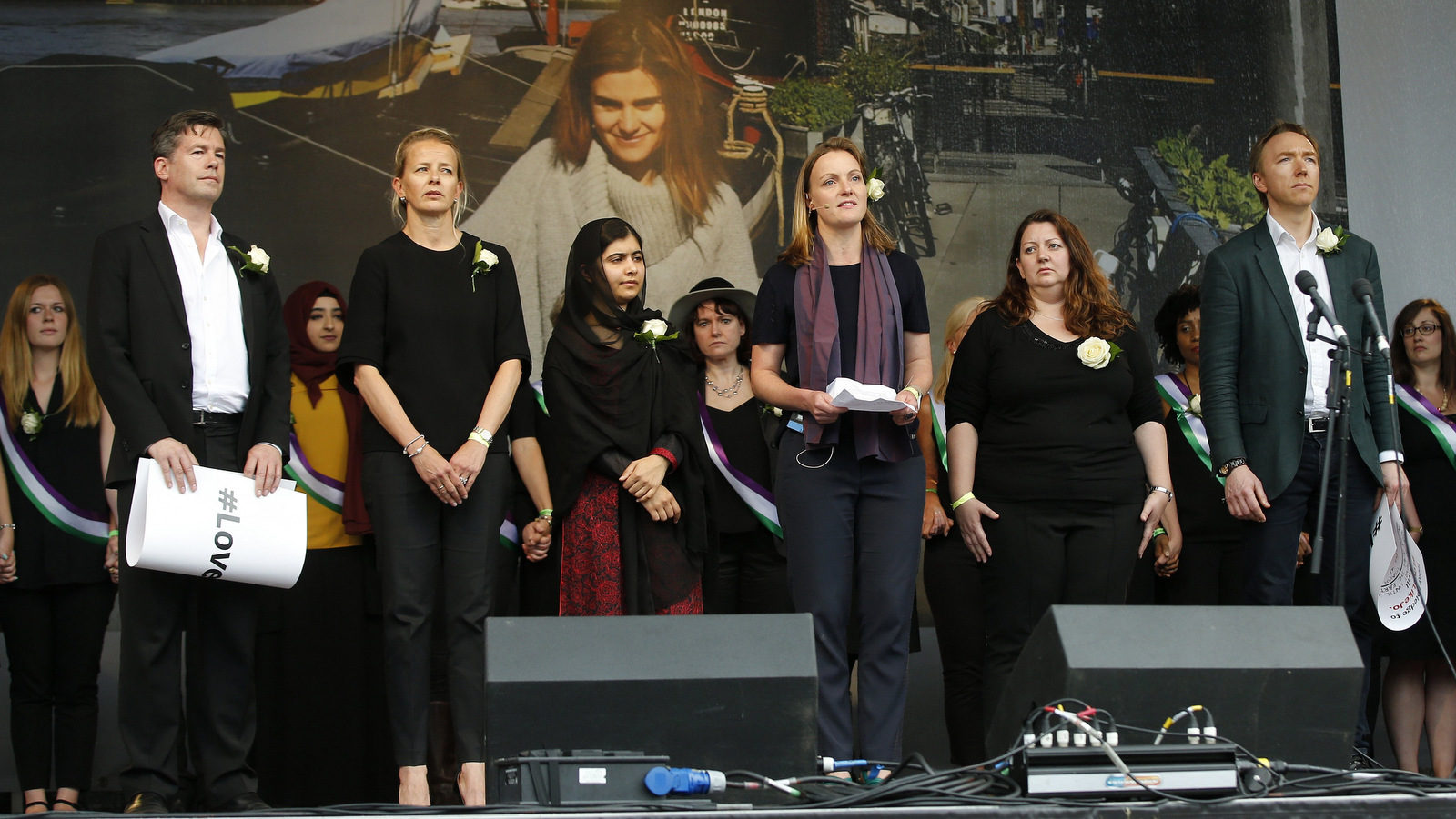 Click to enlarge Jox Cox commemoration at Trafalgar Square