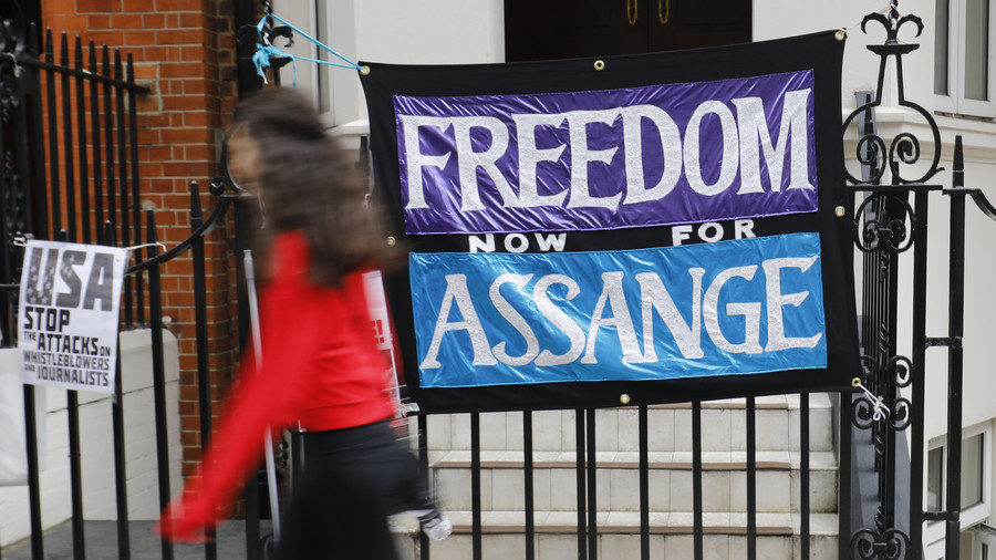 Assange banner Ecuadorian embassy