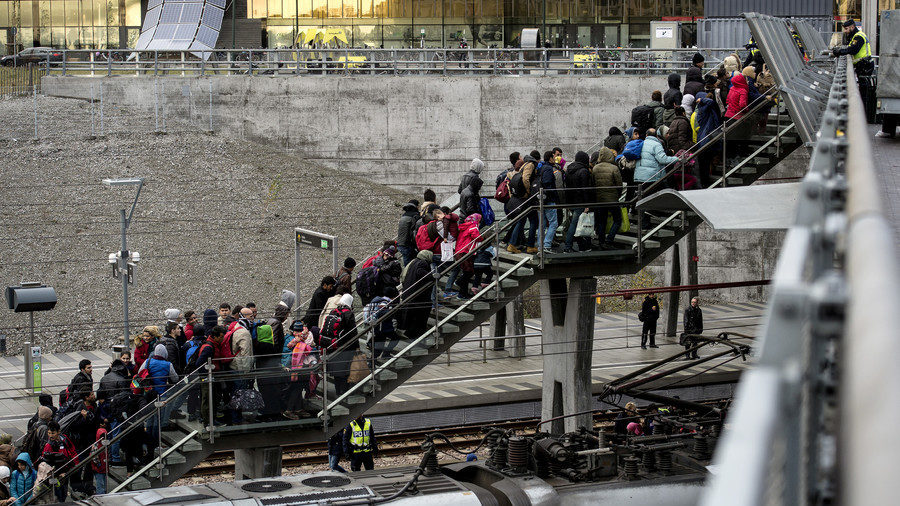 Click to enlarge sweden refugees