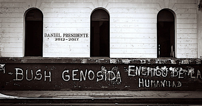Bush Genosida wall