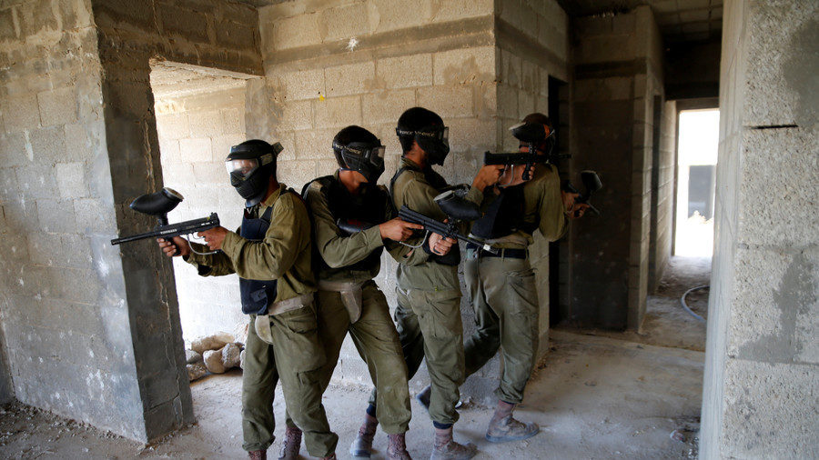 Click to enlarge Israeli soldiers