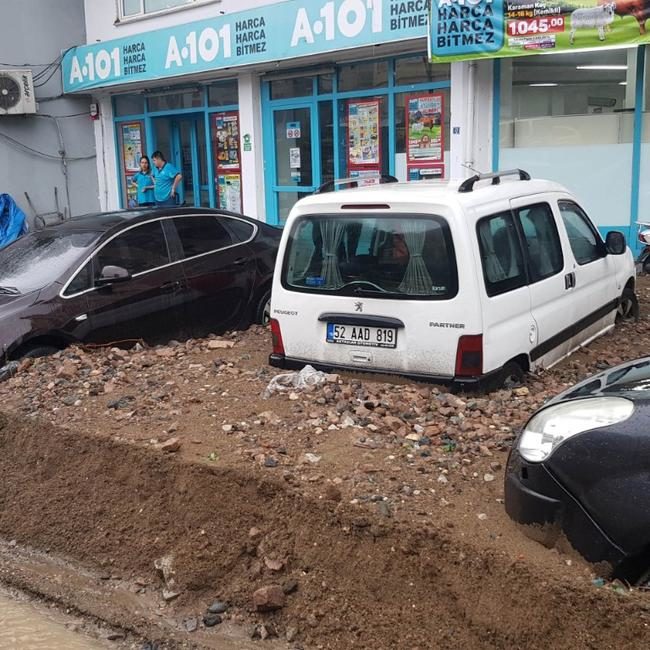 MUD CAR