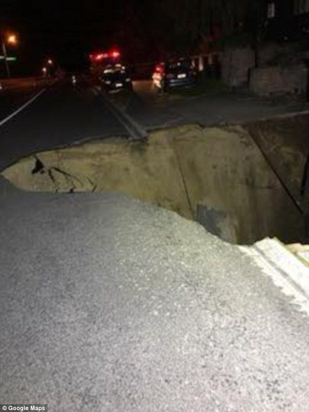 Within 45 minutes the footpath began to collapse, and in no time, one lane of the street completely gave way