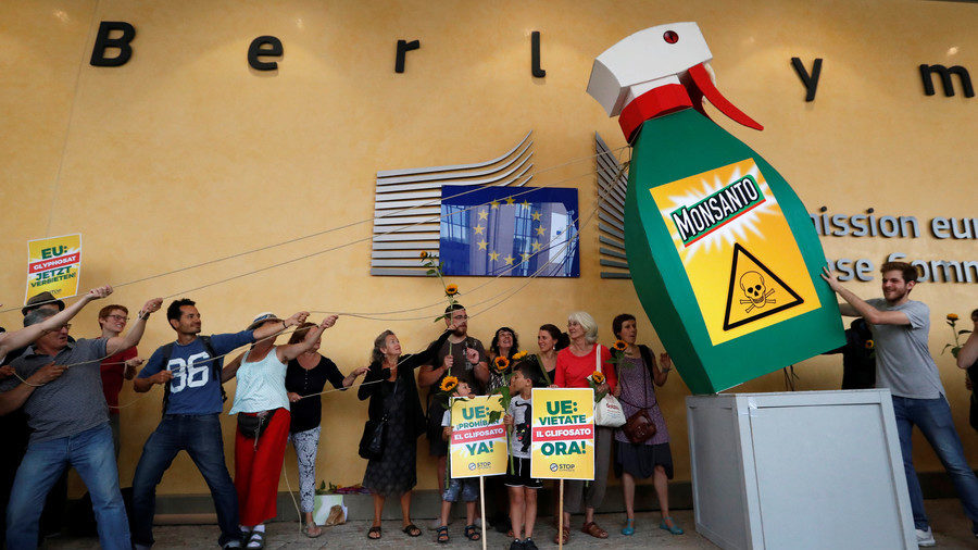 Click to enlarge Protest on Roundup
