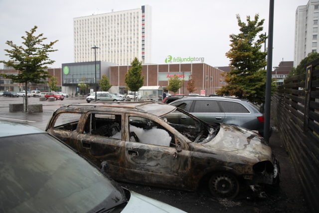 Frölunda car fire arson sweden