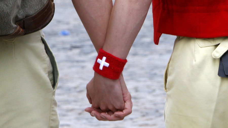 homosexual hand holding