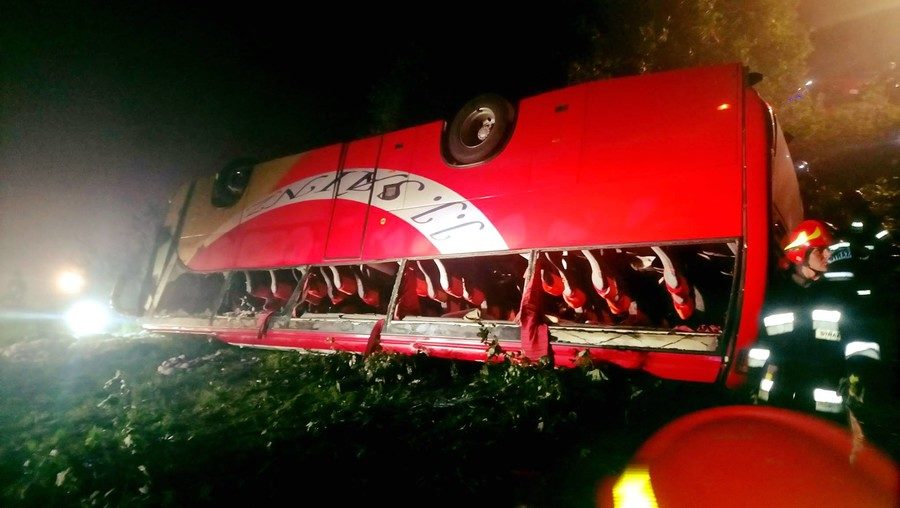 Ukrainian tourbus overturns Poland