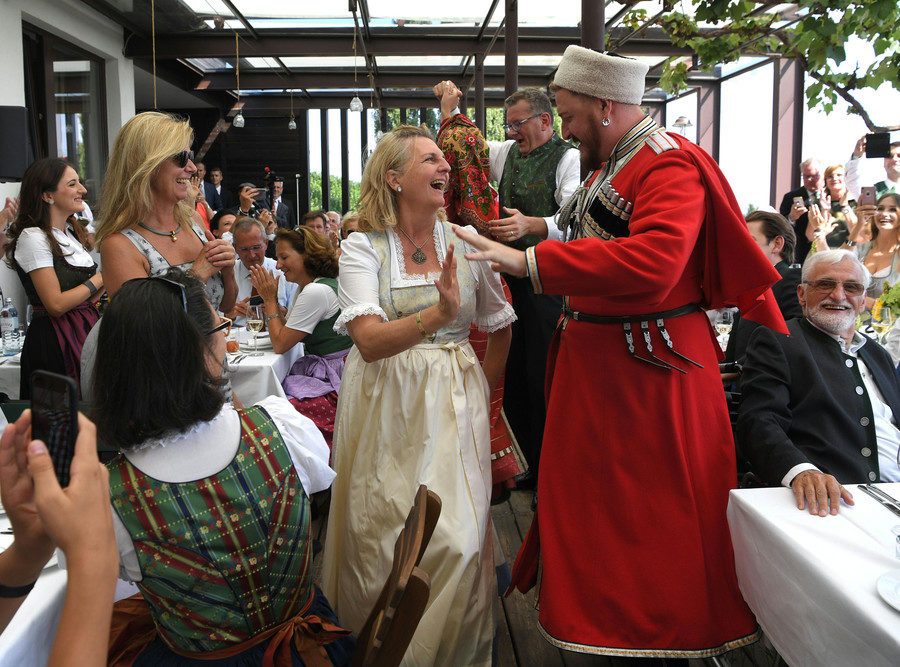 Click to enlarge austrian FM wedding Karin Kneissl
