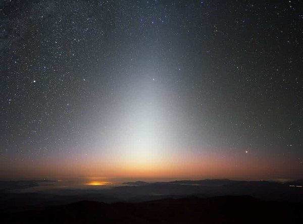 Click to enlarge Zodiacal light over La Silla