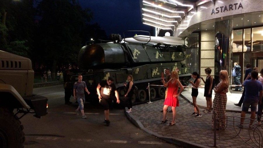 Ukrainian Buk missile launcher slams into busy Kiev building