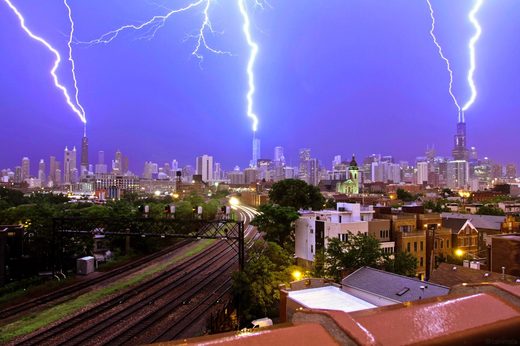 Click to enlarge Chicago skyline lightning