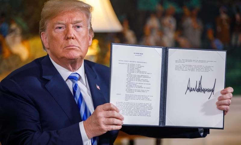 Trump signs sanctions iran